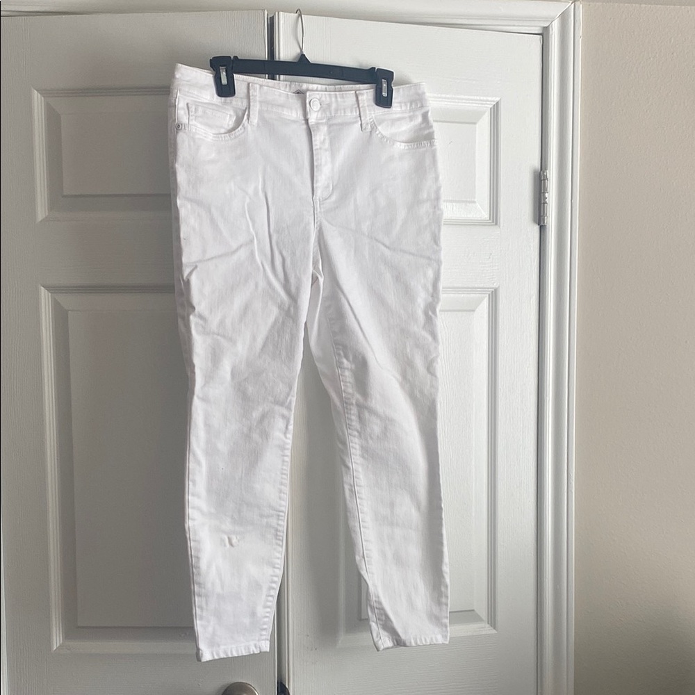 Women’s white skinny jeans. Size 12